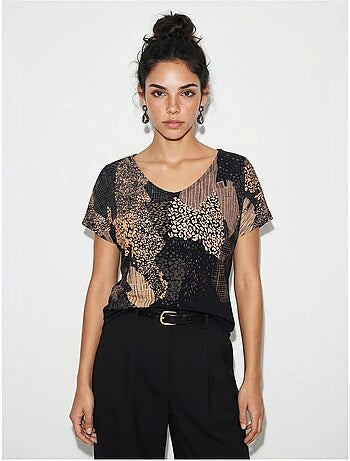 T-shirt feminina com estampado abstrato e decote em v lucci