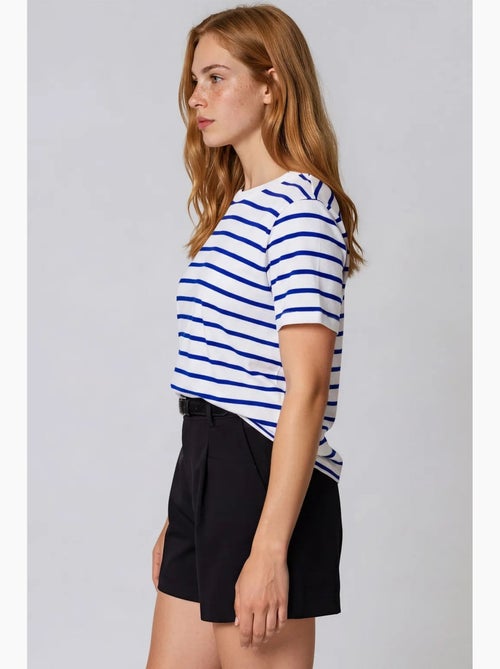 T-shirt feminina de algodão às riscas com gola redonda busem - Kiabi T-shirt feminina de algodão às riscas com gola redonda busem - Kiabi