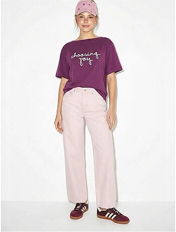 T-shirt feminina de algodão com decote barco e estampado lucci