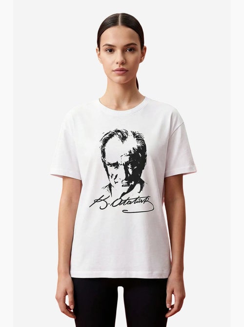 T-shirt feminina de algodão e elastano tommy - Kiabi T-shirt feminina de algodão e elastano tommy - Kiabi