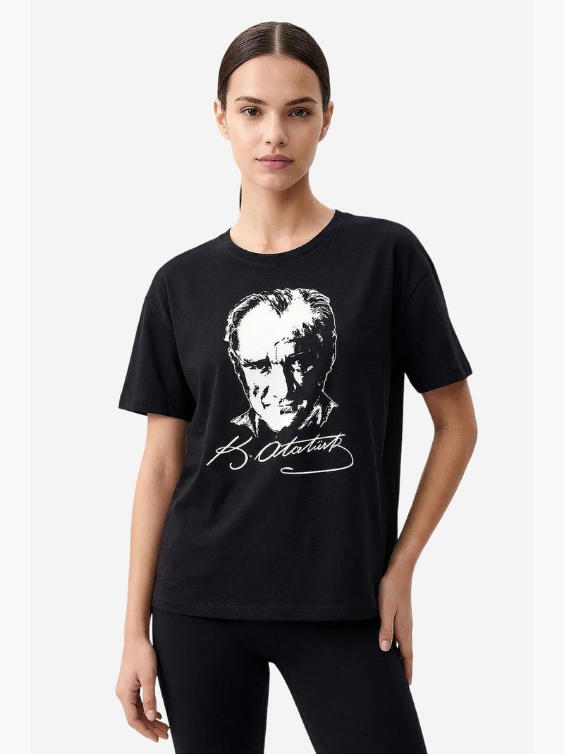 T-shirt feminina de algodão e elastano tommy Preto - Kiabi