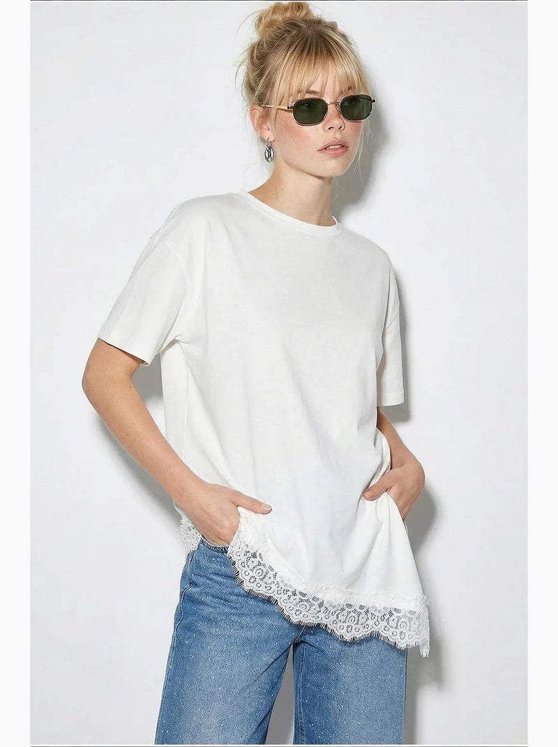 T-shirt feminina de poliéster e elastano lucci Branco - Kiabi