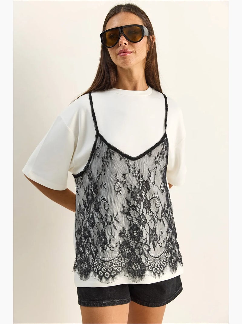 T-shirt feminina de poliéster e elastano lucci Branco - Kiabi
