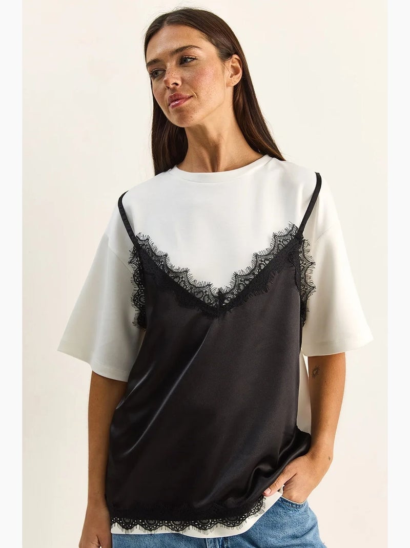 T-shirt feminina de poliéster e elastano lucci Branco - Kiabi