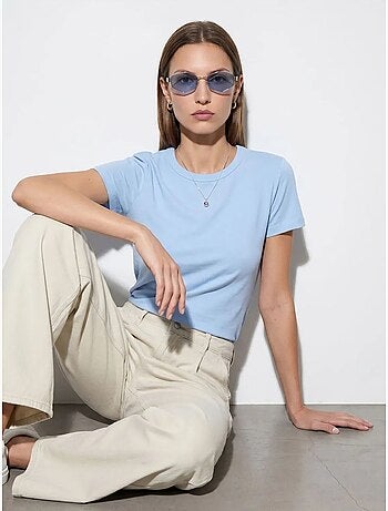 T-shirt feminina lisa com gola redonda dilvin
