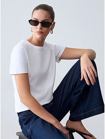 T-shirt feminina lisa com gola redonda dilvin