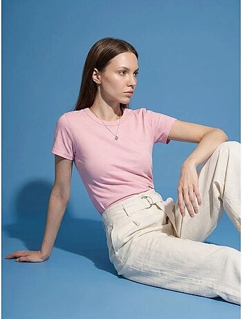 T-shirt feminina lisa com gola redonda dilvin