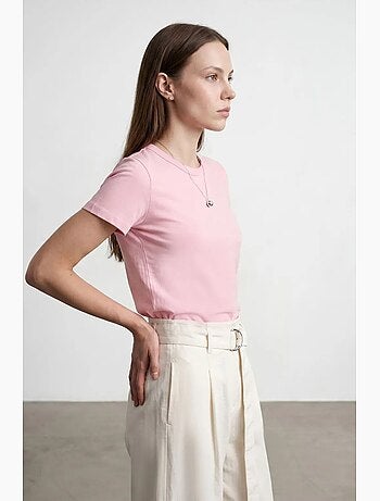 T-shirt feminina lisa com gola redonda dilvin