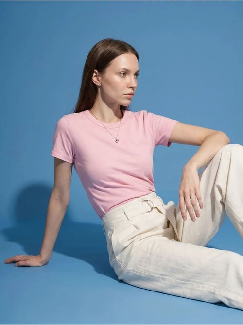 T-shirt feminina lisa com gola redonda dilvin - Kiabi T-shirt feminina lisa com gola redonda dilvin - Kiabi