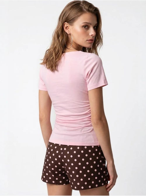 T-shirt feminina slim fit com decote barco mixray - Kiabi T-shirt feminina slim fit com decote barco mixray - Kiabi