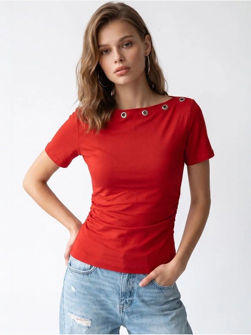 T-shirt feminina slim fit com decote barco mixray - Kiabi T-shirt feminina slim fit com decote barco mixray - Kiabi