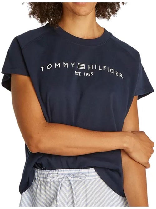 T-Shirt Feminina Tommy Hilfiger Moderna Azul Marinho - Kiabi T-Shirt Feminina Tommy Hilfiger Moderna Azul Marinho - Kiabi
