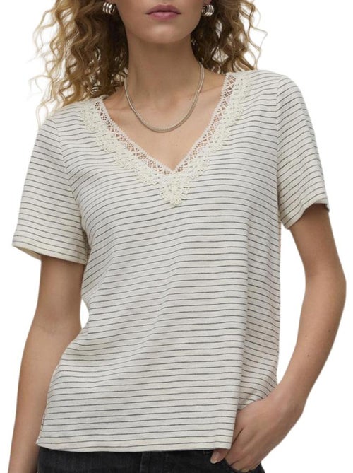 T-Shirt Feminina Vero Moda Karoline Branco/Azul Marinho - Kiabi T-Shirt Feminina Vero Moda Karoline Branco/Azul Marinho - Kiabi