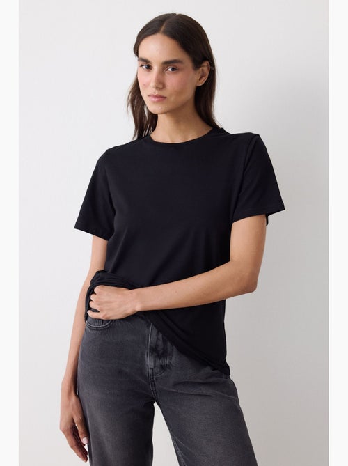 T-shirt fit feminino gola redonda regular penti - Kiabi T-shirt fit feminino gola redonda regular penti - Kiabi