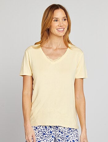 T-shirt fluida com decote em bico