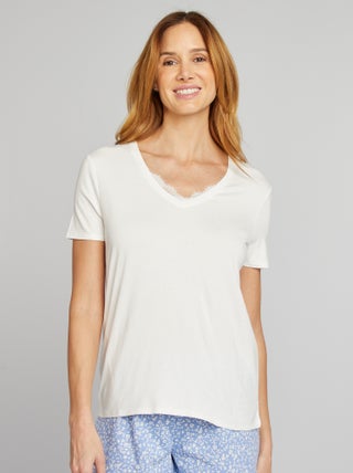 T-shirt fluida com decote em bico