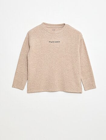 T-shirt folgado com detalhe no peito