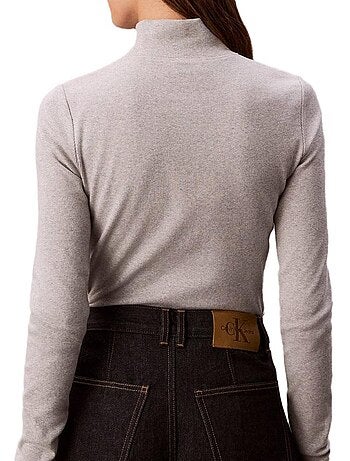 T-shirt gola alta cinzenta para mulher calvin klein jeans label