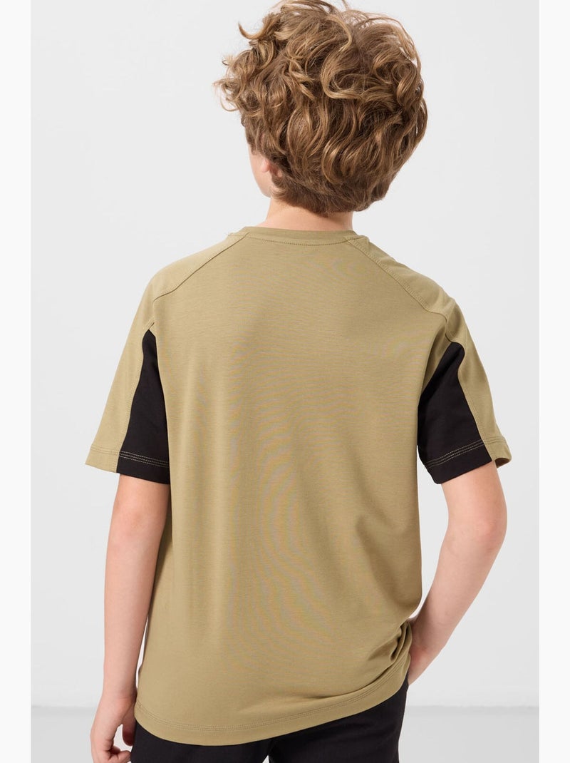 T-shirt infantil oversize gola redonda tommy Preto Cáqui - Kiabi