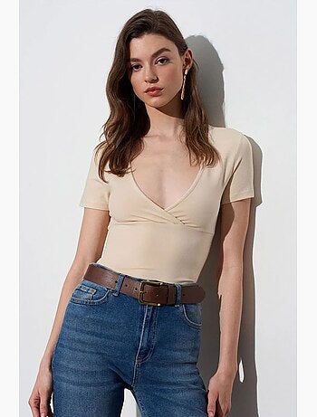 T-shirt justa com decote em v e manga curta dilvin