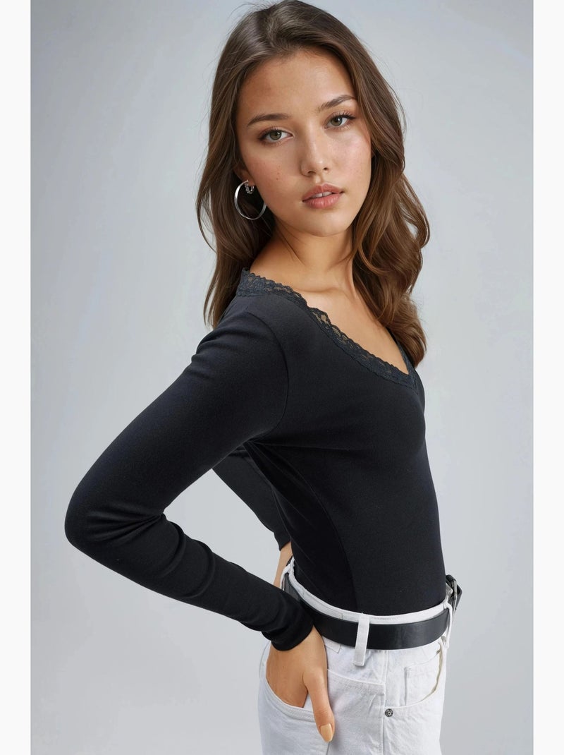 T-shirt justa gola v detalhes renda manga comprida busem Preto - Kiabi