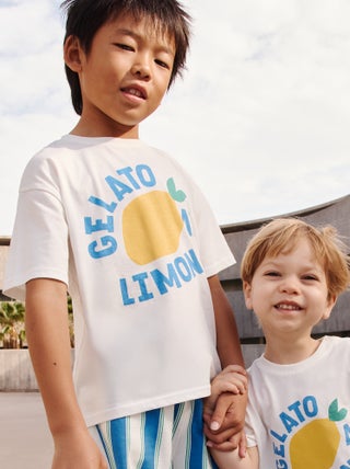 T-shirt larga de manga curta com estampado Costas mais compridas  -