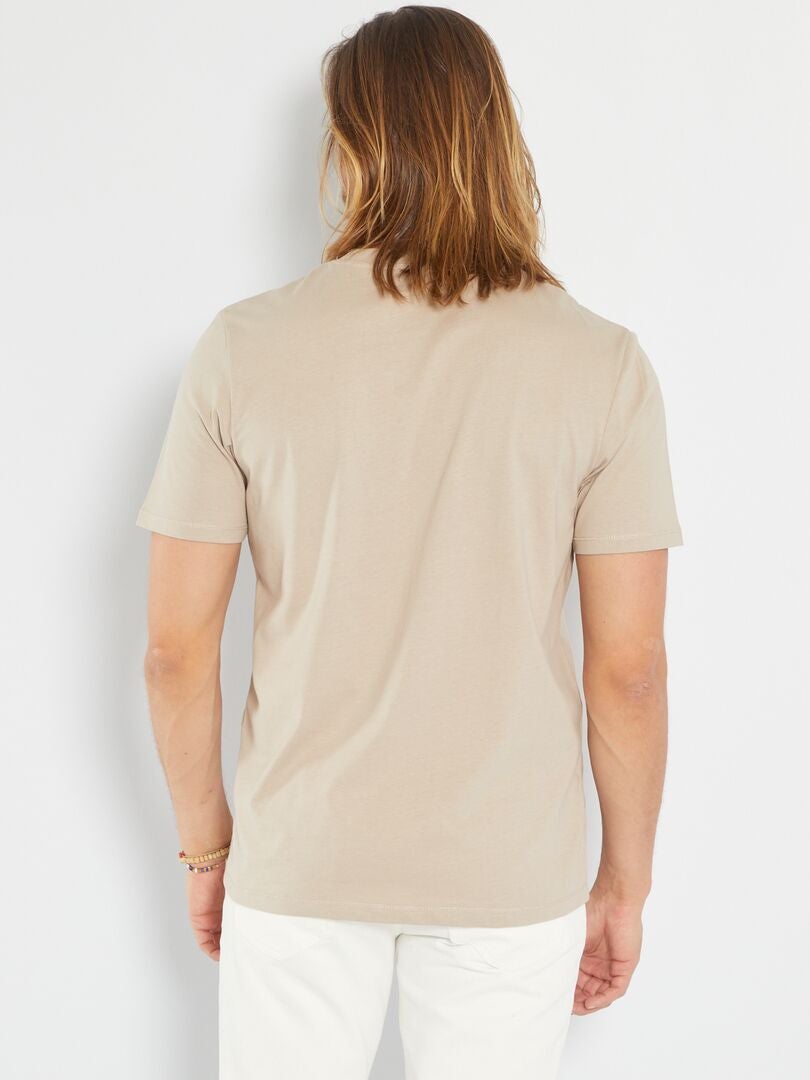 T-shirt lisa com bolso frontal bege - Kiabi