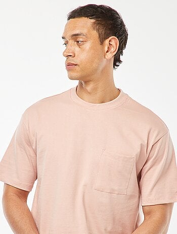 T-shirt lisa com bolso frontal