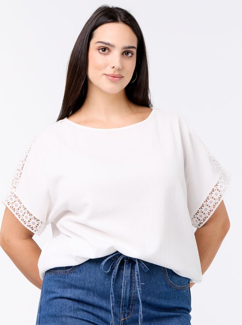 T-shirt lisa com bordado e macramé nas mangas - Kiabi