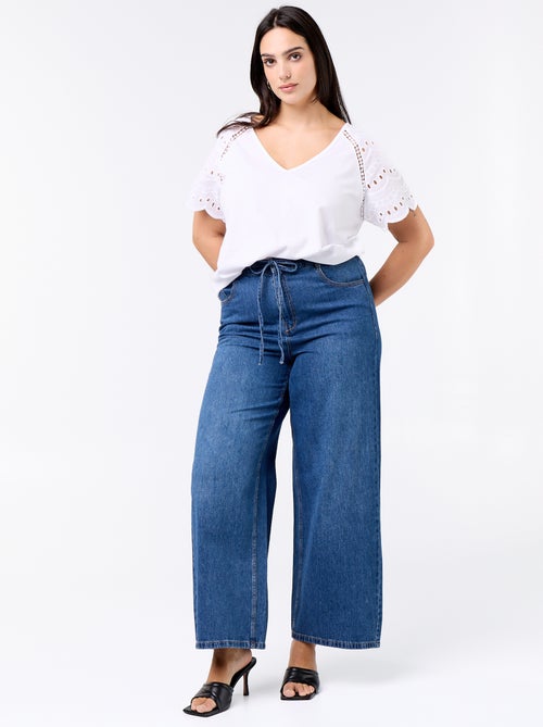 T-shirt lisa com bordados nas mangas - Kiabi