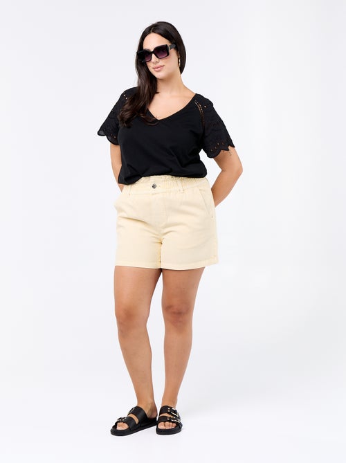 T-shirt lisa com bordados nas mangas - Kiabi