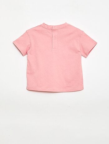 T-shirt lisa com flores fantasia na gola