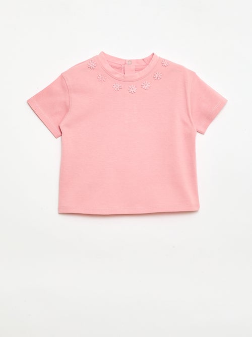 T-shirt lisa com flores fantasia na gola - Kiabi