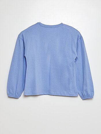 T-shirt lisa com franzidos nos ombros