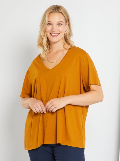 T-shirt lisa com gola em V - Kiabi