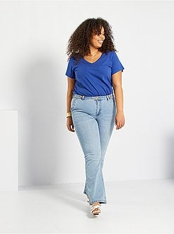 T-shirt lisa com gola em V - Kiabi