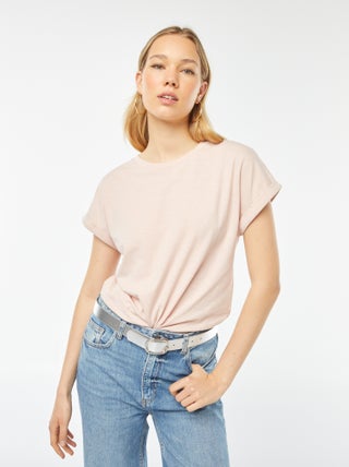 T-shirt lisa com gola redonda e mangas curtas com dobra