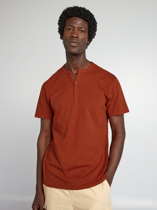 T-shirt lisa com gola tunisina - Kiabi