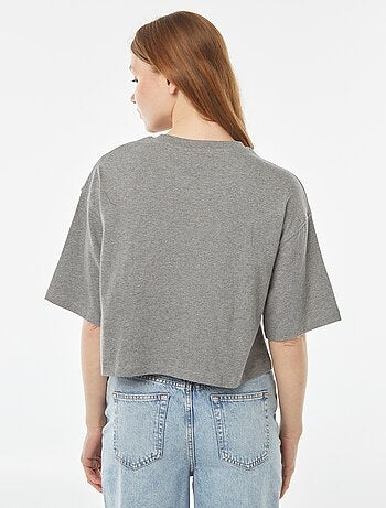 T-shirt lisa corte curto e manga curta