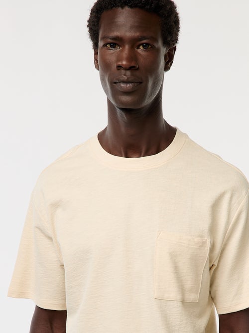 T-shirt lisa de manga curta com bolso frontal - Kiabi