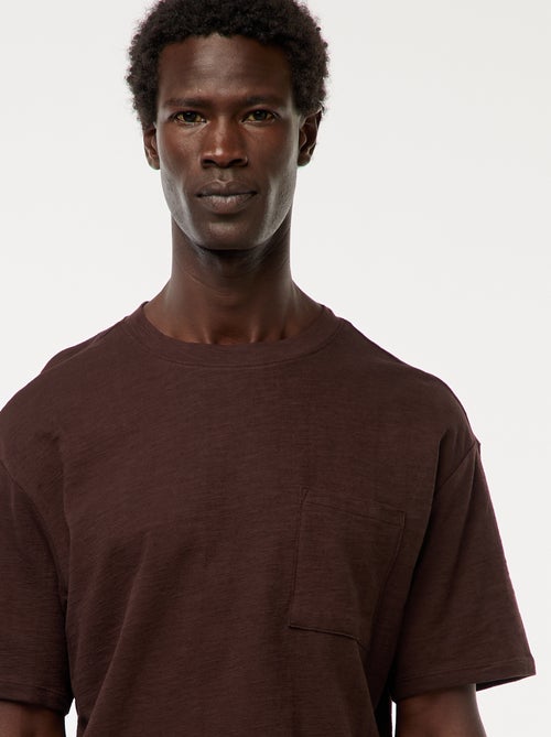 T-shirt lisa de manga curta com bolso frontal - Kiabi