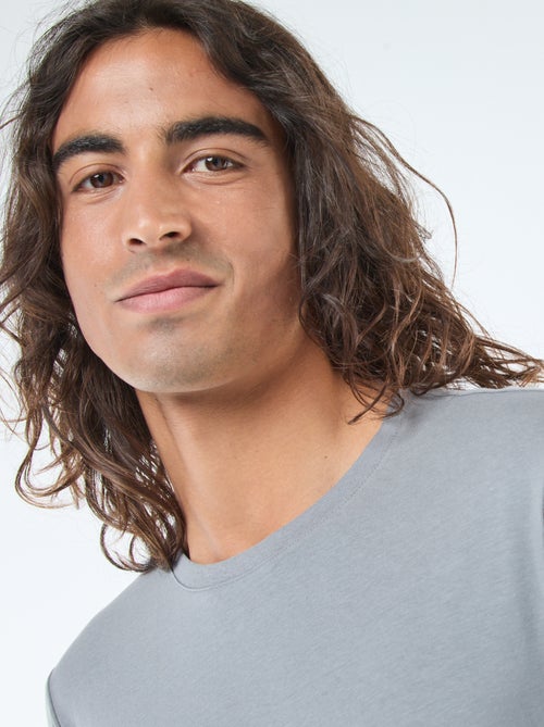 T-shirt lisa de manga curta e gola redonda - Kiabi