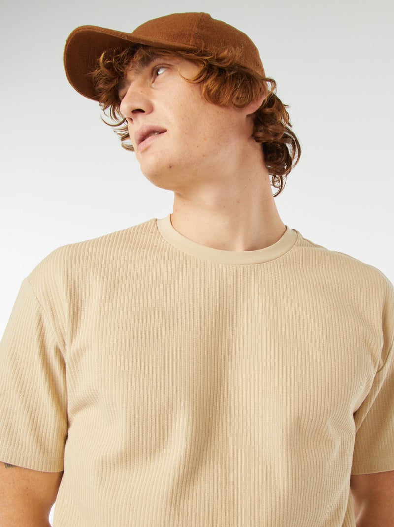 T-shirt lisa texturada de manga curta Bege - Kiabi