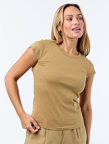 T-shirt liso com costas abertas e mangas curtas