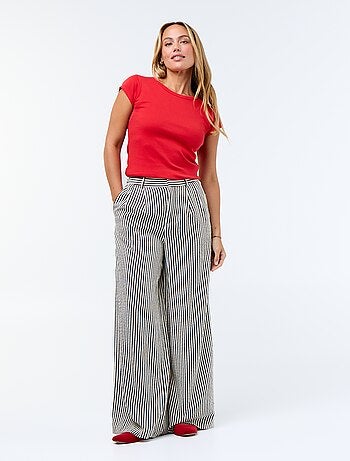T-shirt liso com costas abertas e mangas curtas