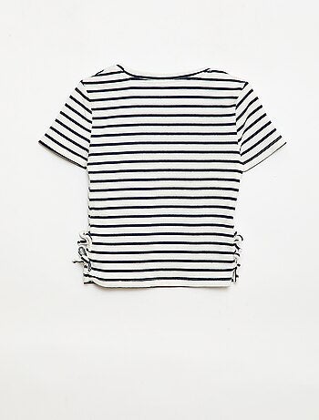 T-shirt liso com nós fantasia