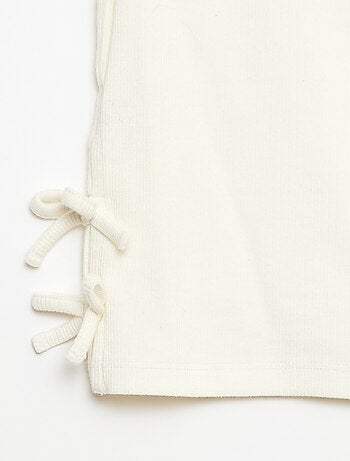 T-shirt liso com nós fantasia