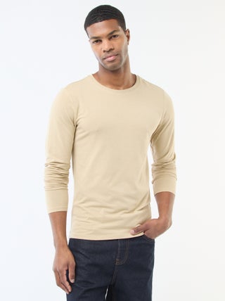 T-shirt liso de manga comprida e gola redonda
