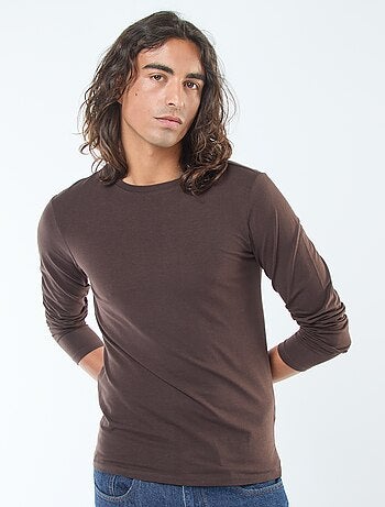 T-shirt liso de mangas compridas e gola redonda