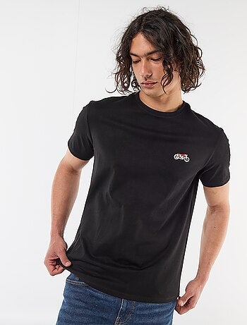 T-shirt liso de manga curta com bordado